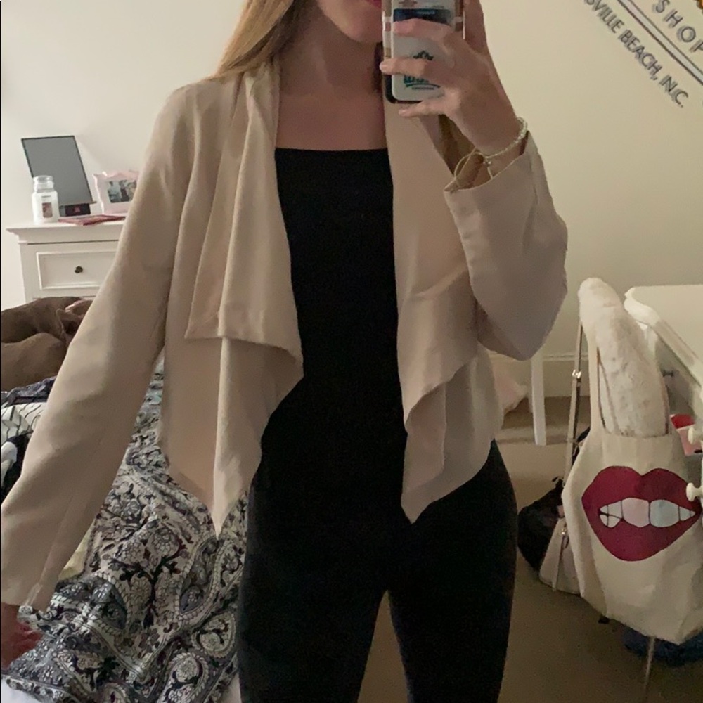 NEVER WORN cropped slouchy front jacket